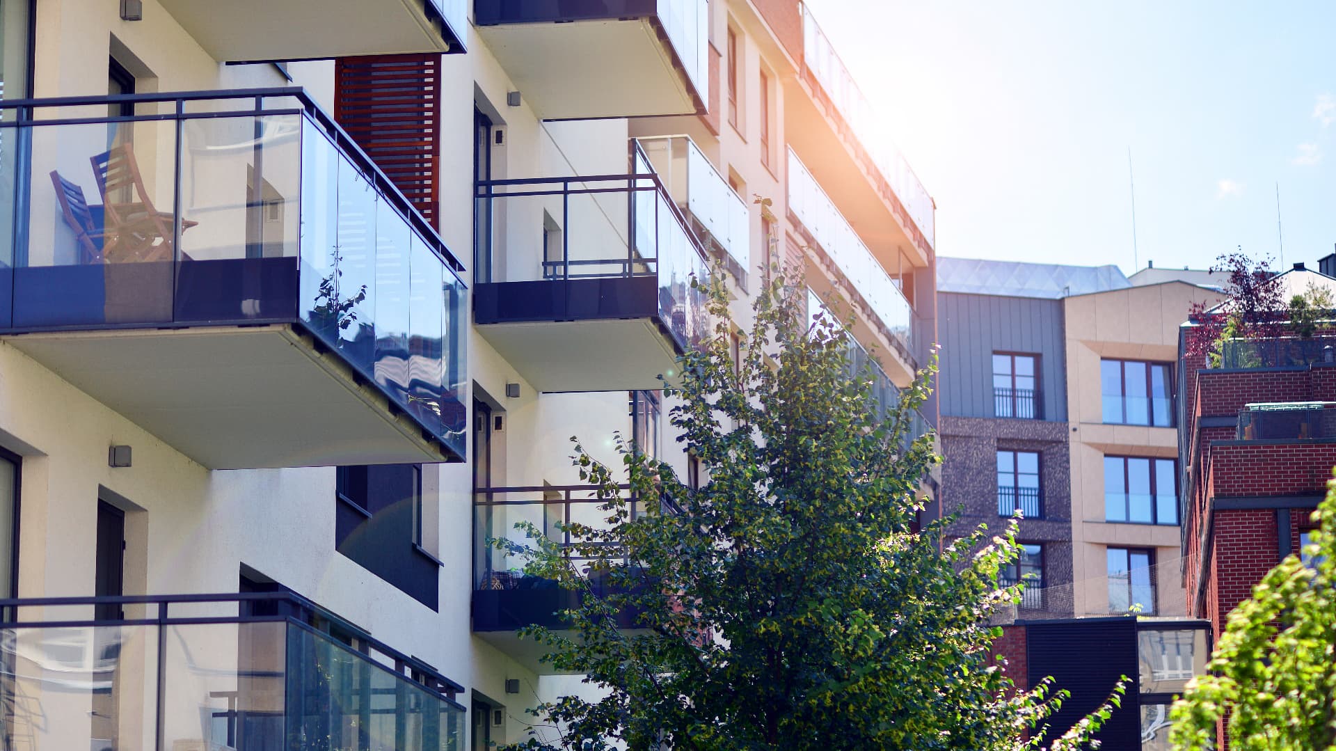 Altaner på moderne boligejendom
